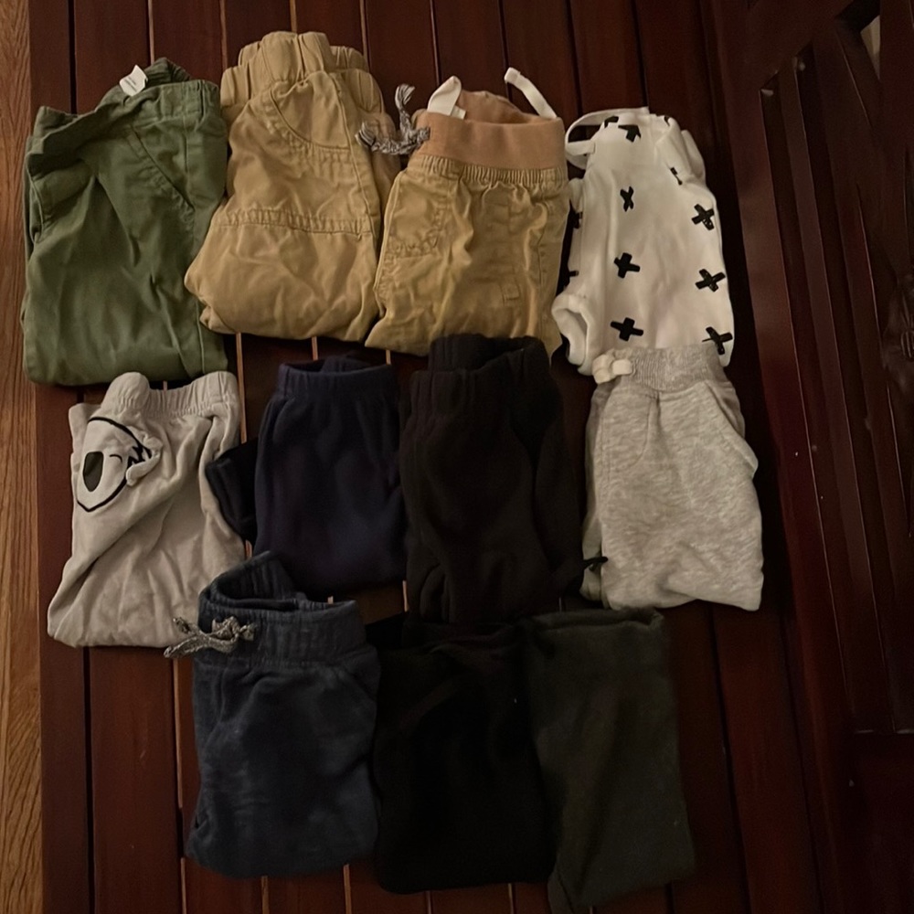 9 pairs of pants, size 6-9M